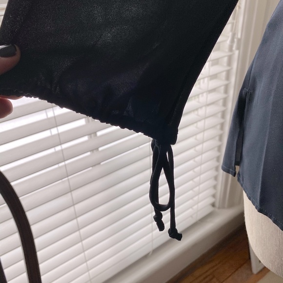 🌸 Navy Blouse 🌸 - Picture 4 of 5